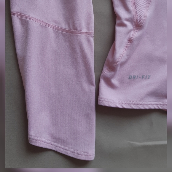 Nike drifit top - Picture 3 of 4